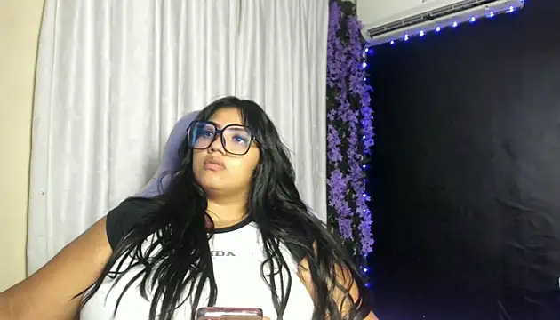 AvrilRizoX online show from April 17, 5:43 am