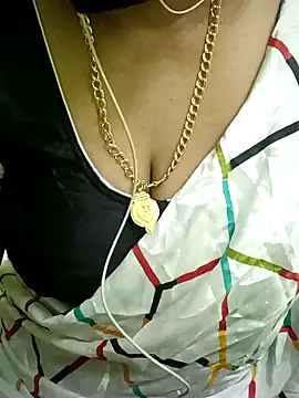 Snapshot of Aishu-tamil09 chatting on December 20, 1:33 pm Aishu-tamil09 online show from December 20, 1:33 pm