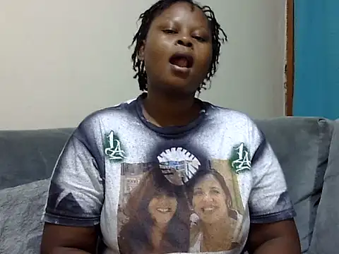 Snapshot of Pretty_lilly02 chatting on June 8, 4:13 am Pretty lilly02 online show from June 8, 4:13 am