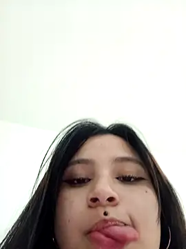 Snapshot of Anne_and_Mia chatting on December 8, 9:35 am Anne and Mia online show from December 8, 9:35 am