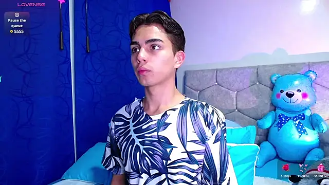 OwenBluee online show from February 3, 4:57 am