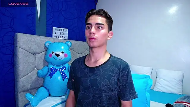 OwenBluee online show from March 4, 5:32 am