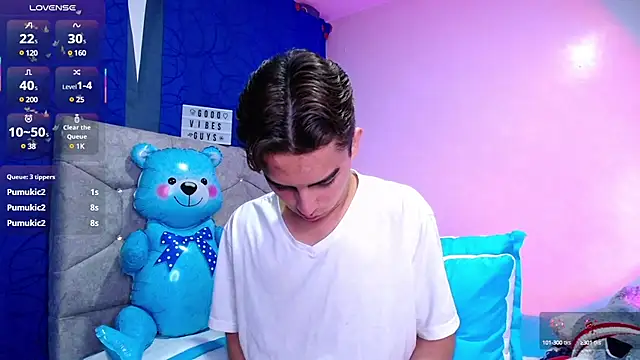 OwenBluee online show from March 7, 10:35 am