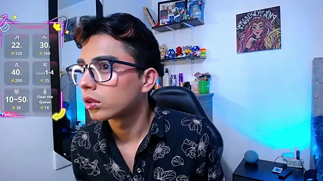 OwenBluee online show from March 26, 9:15 am