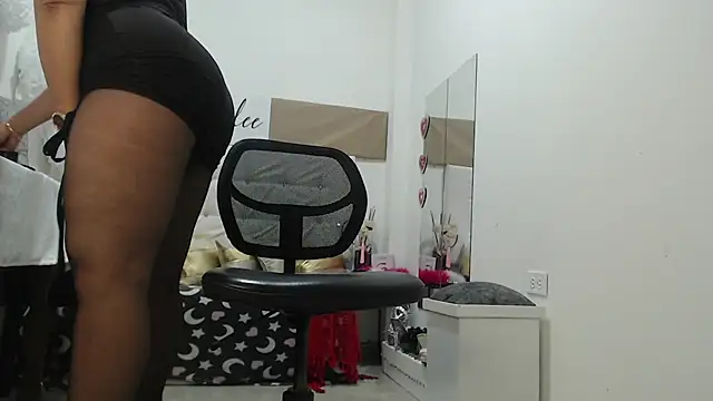 Jadeee  online show from March 16, 2:53 am