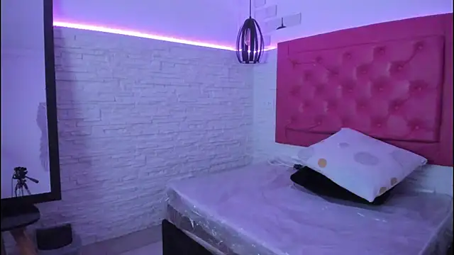 mia six66 online show from February 8, 11:12 am