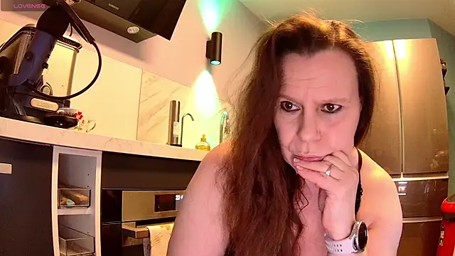 Snapshot of Endrocleia chatting on February 10, 9:47 pm Endrocleia online show from February 10, 9:47 pm