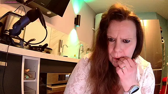 Snapshot of Endrocleia chatting on March 1, 9:59 pm Endrocleia online show from March 1, 9:59 pm