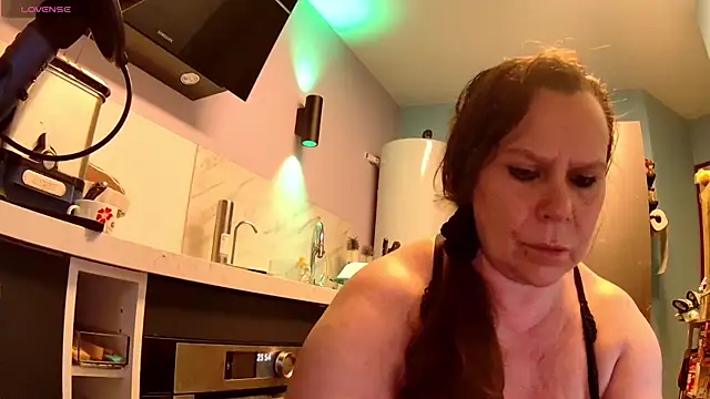 Snapshot of Endrocleia chatting on October 6, 9:56 pm Endrocleia online show from October 6, 9:56 pm