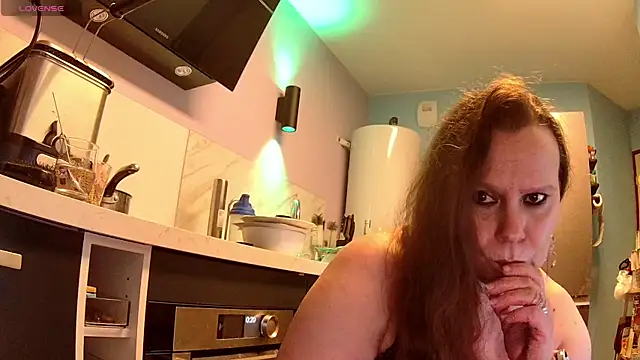 Snapshot of Endrocleia chatting on November 16, 11:21 pm Endrocleia online show from November 16, 11:21 pm