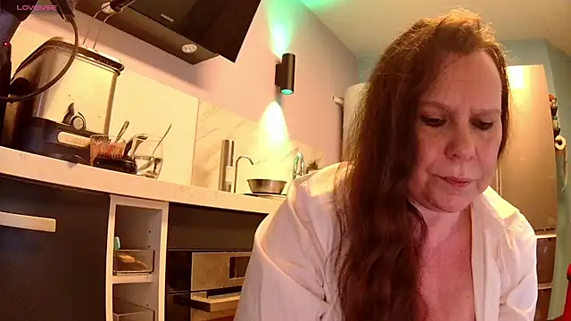 Snapshot of Endrocleia chatting on November 29, 12:35 am Endrocleia online show from November 29, 12:35 am