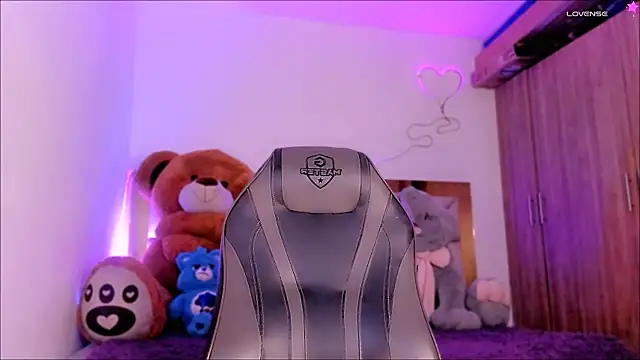 Lucidollts  online show from February 4, 6:25 am