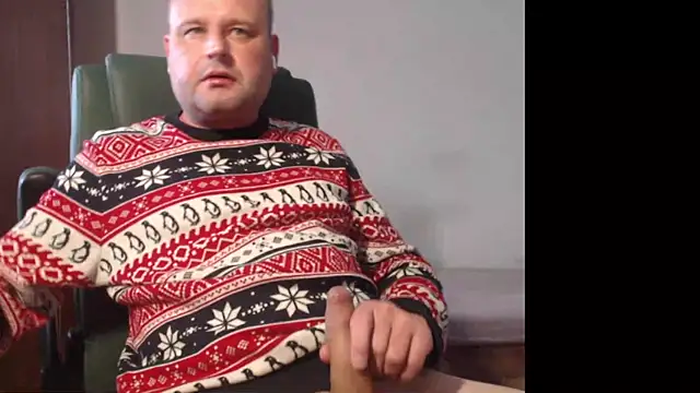 Snapshot of tuttiluss44 chatting on December 20, 11:32 am tuttiluss44 online show from December 20, 11:32 am