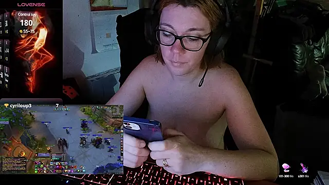 Snapshot of lili-hot-77 chatting on December 29, 8:04 pm lili-hot-77 online show from December 29, 8:04 pm