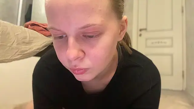 Snapshot of wrenlie chatting on April 20, 9:05 pm wrenlie online show from April 20, 9:05 pm