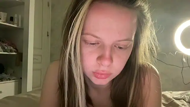 Snapshot of wrenlie chatting on May 16, 12:07 am wrenlie online show from May 16, 12:07 am
