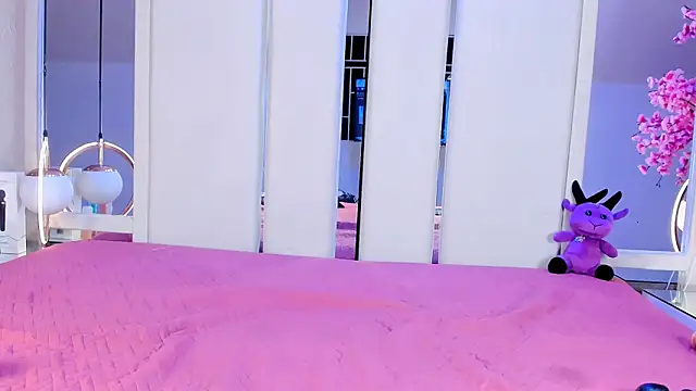 Michellespencer online show from March 12, 9:43 pm