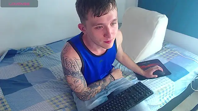 Dylanwhite23  online show from January 19, 3:29 am