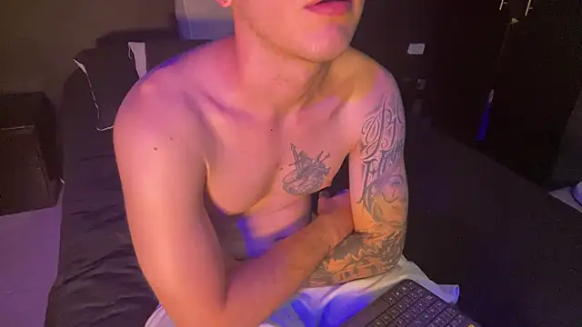 Dylanwhite23  online show from January 15, 9:40 pm