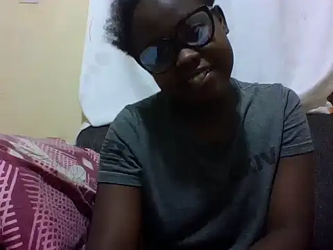 Sweetcecie01 online show from May 4, 8:38 pm