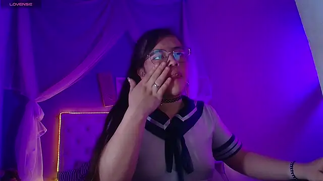 Ingrid Casas online show from December 4, 10:08 pm