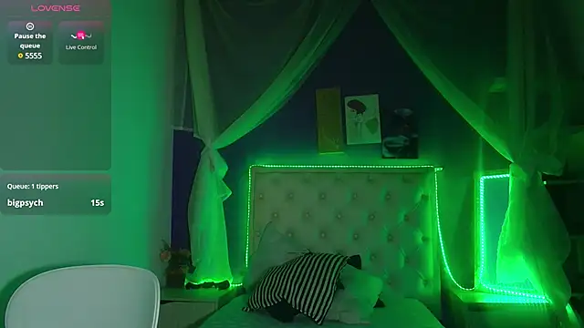 Ingrid Casas online show from December 13, 4:43 am