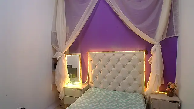 Ingrid Casas online show from December 17, 10:54 pm