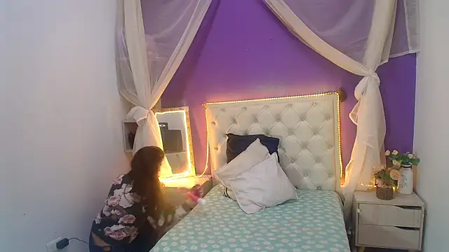 Ingrid Casas online show from December 19, 5:18 pm