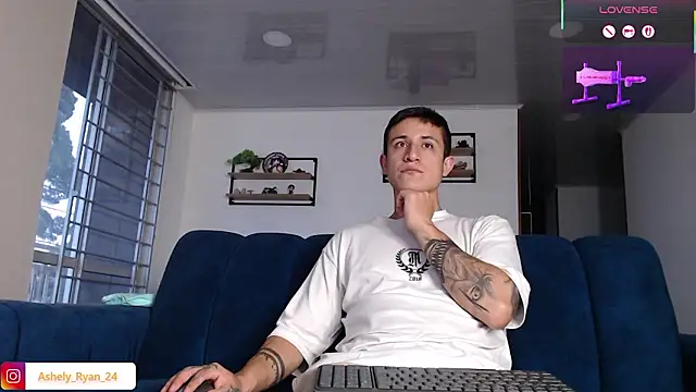 ashely ryan24 online show from March 17, 10:57 pm