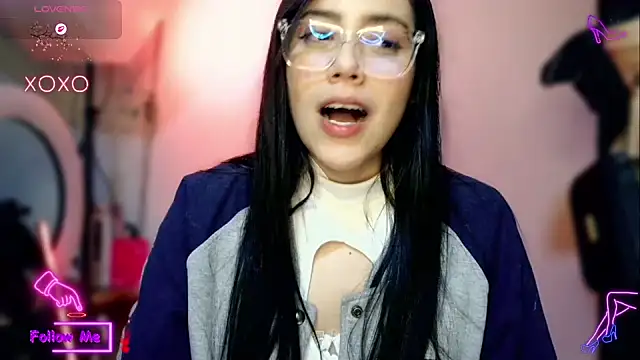 Snapshot of LauGrayJ chatting on October 25, 10:23 am LauGrayJ online show from October 25, 10:23 am