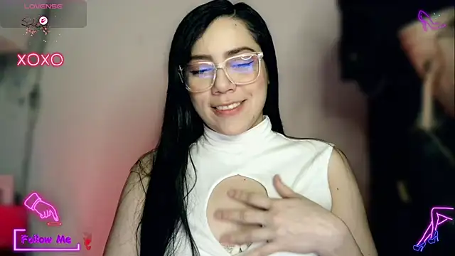 Snapshot of LauGrayJ chatting on November 5, 2:22 am LauGrayJ online show from November 5, 2:22 am