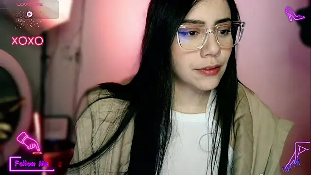 Snapshot of LauGrayJ chatting on November 9, 6:33 am LauGrayJ online show from November 9, 6:33 am