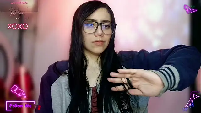 Snapshot of LauGrayJ chatting on December 16, 7:24 am LauGrayJ online show from December 16, 7:24 am