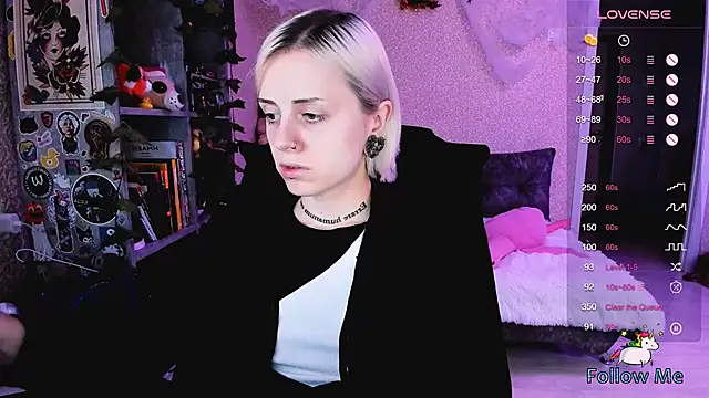 Snapshot of NaniMoore chatting on October 23, 8:02 am NaniMoore online show from October 23, 8:02 am