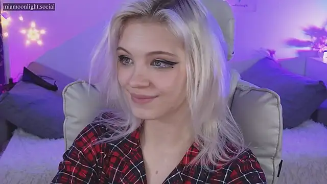 Snapshot of Moonlight_Mia chatting on December 15, 7:31 pm Moonlight Mia online show from December 15, 7:31 pm