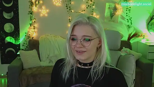 Snapshot of Moonlight_Mia chatting on January 22, 6:31 pm Moonlight Mia online show from January 22, 6:31 pm