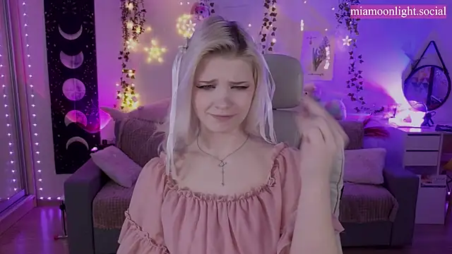 Snapshot of Moonlight_Mia chatting on March 8, 7:20 pm Moonlight Mia online show from March 8, 7:20 pm