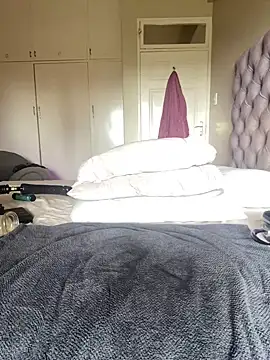 Indianbutter11 online show from February 19, 11:28 am