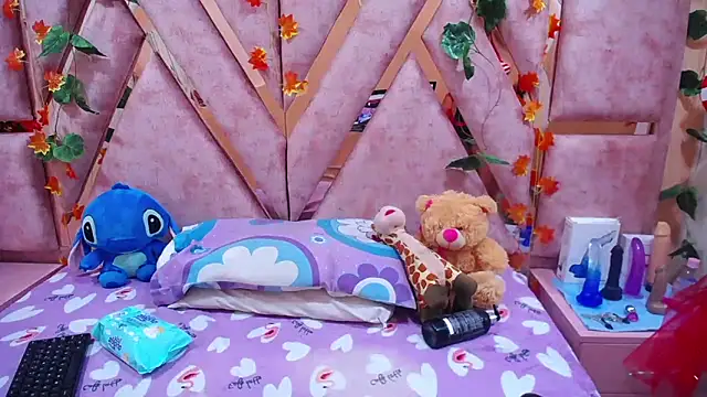 Snapshot of Emmily_Walker chatting on December 18, 12:18 pm Emmily Walker online show from December 18, 12:18 pm