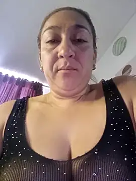 Snapshot of kitty_84 chatting on December 7, 11:29 am kitty 84 online show from December 7, 11:29 am