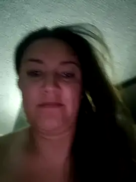 Snapshot of kitty_84 chatting on December 10, 9:33 am kitty 84 online show from December 10, 9:33 am