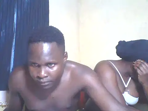 Snapshot of Dark_Queenchocolate chatting on October 18, 8:31 pm Dark Queenchocolate online show from October 18, 8:31 pm