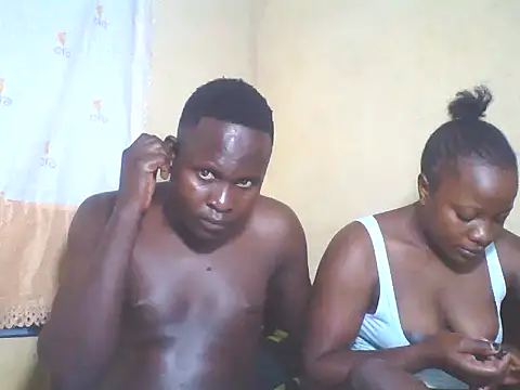 Snapshot of Dark_Queenchocolate chatting on November 5, 12:21 am Dark Queenchocolate online show from November 5, 12:21 am