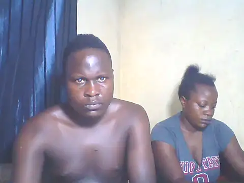 Snapshot of Dark_Queenchocolate chatting on November 18, 1:11 am Dark Queenchocolate online show from November 18, 1:11 am