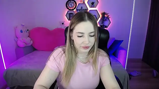 SabrinViolet online show from April 4, 8:23 am