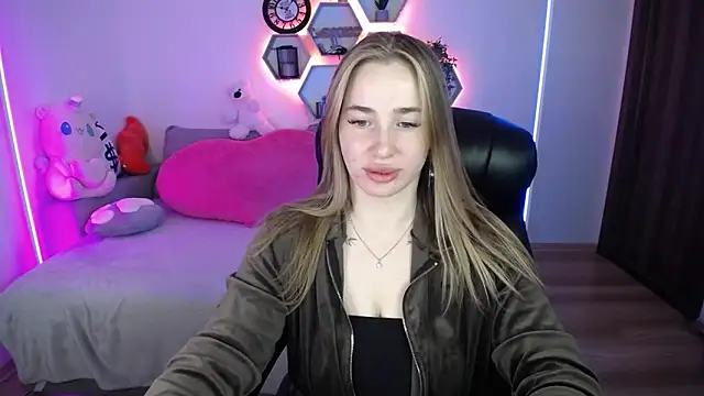 Snapshot of SabrinViolet chatting on May 9, 8:08 am SabrinViolet online show from May 9, 8:08 am