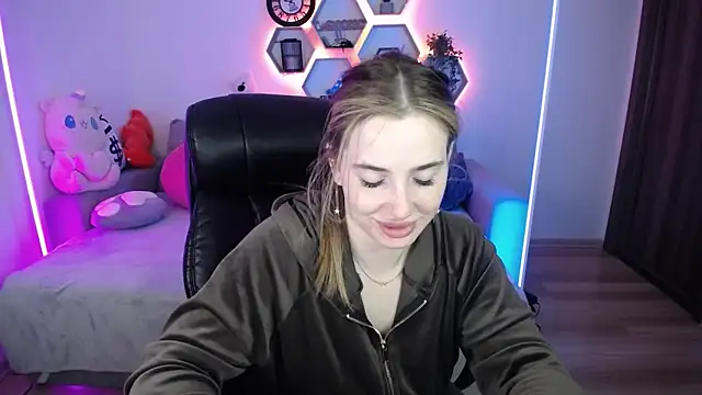 Snapshot of SabrinViolet chatting on May 12, 8:11 am SabrinViolet online show from May 12, 8:11 am