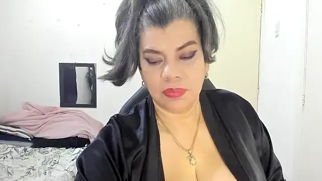 Snapshot of vikyadams chatting on November 24, 12:38 pm vikyadams online show from November 24, 12:38 pm