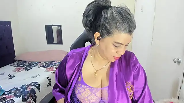 vikyadams online show from February 13, 7:48 am