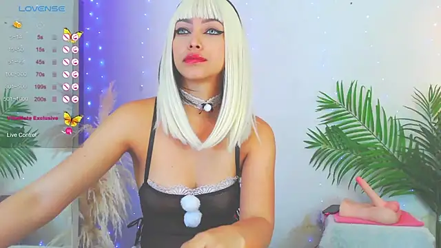 Snapshot of catalina__lovers chatting on December 18, 3:33 pm catalina  lovers online show from December 18, 3:33 pm